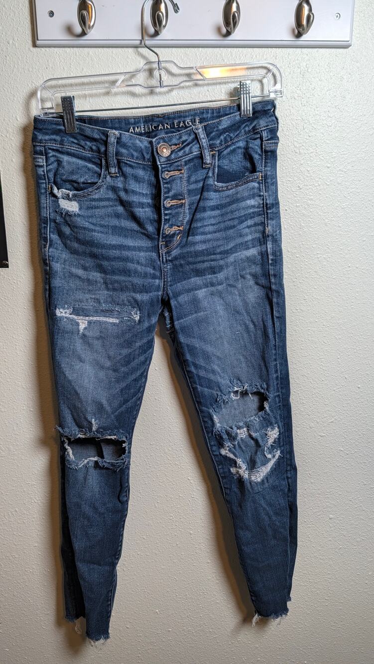 American Eagle Women's Size 10 Ripped Jeans – Pre-Owned